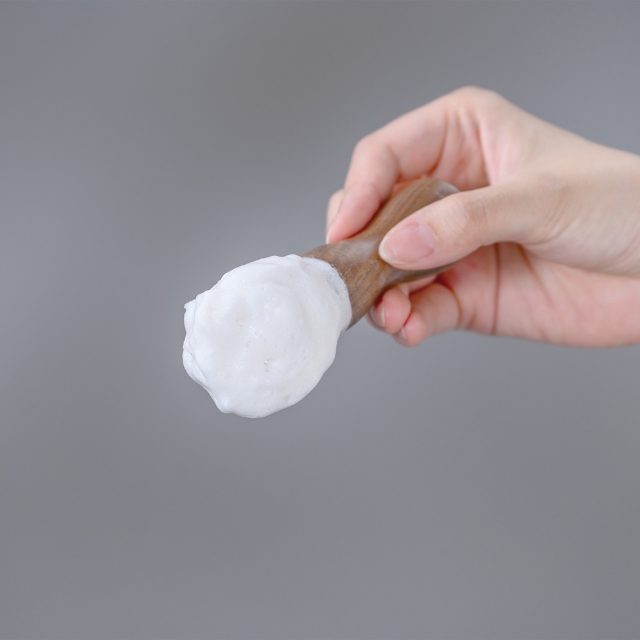 &T’s シェービングブラシ ダークブラウン